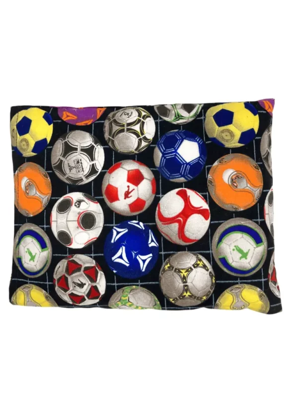 Kirschkernkissen mit Fußball Dekor. Für jeden Fußballfan ein perfektes Geschenk.