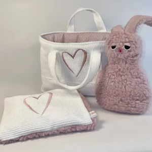 Geschenkeset zur Taufe Mädchen mit Kuscheltier, Kirschkernkissen und praktischer Stofftasche.